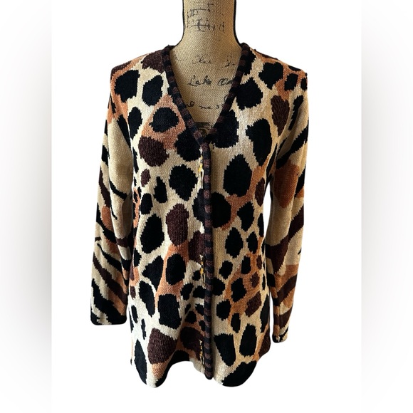 Sweater Sweater Sweaters - Sweater Sweater Multi Animal Print Giraffe Button Cardigan